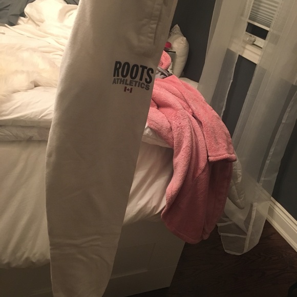 COPY - COPY - Roots trackpants - Picture 5 of 6